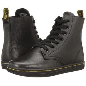 Women Dr. Airway Martens || Black